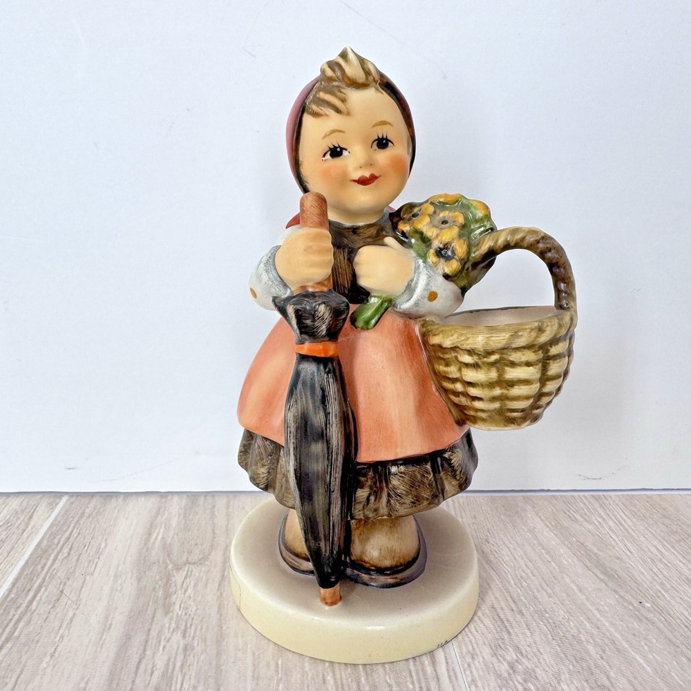 Goebel Hummel Girl‎ Figurine Umbrella Basket On Holiday Vintage 4in Germany